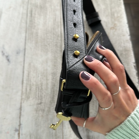 New without tags black leather Fossil crossbody. - Picture 5 of 7